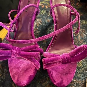 Size 39 purple Lolacruz low heel strappy dress shoes